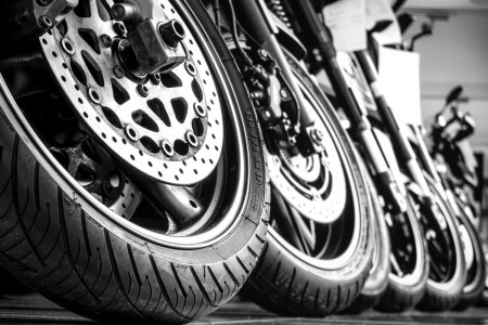 Na co zwracać uwagę przy zakupie części do motocykli?
