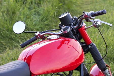 Jak skompletować części do motocykla Jawa 250?