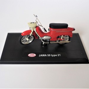 Model Jawa 50 typ 21 (červená barva)