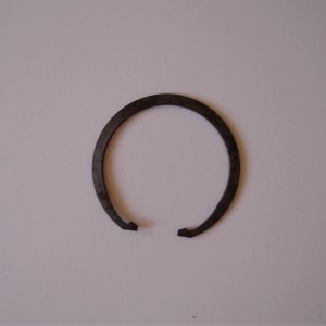 Retaining ring for bearings 6303 - 47x1,25mm,  Jawa